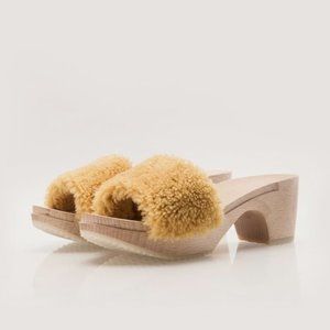 Zuzii Midi Slide Clogs in Gold Shearling - Size US 8/EU 38